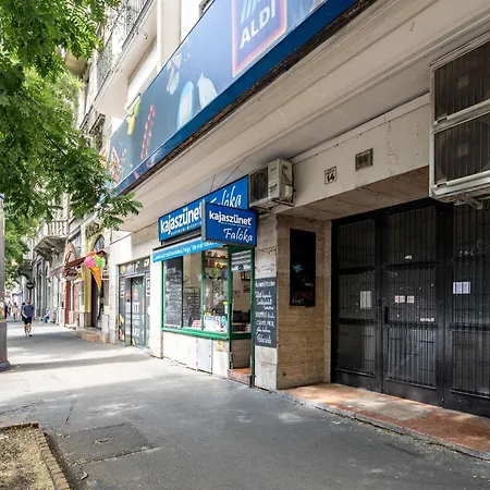 - Stylish New With Ac Apartament
